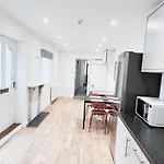 Single Room In Modern House Near Nottingham