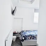 Single Room In Modern House Near Nottingham