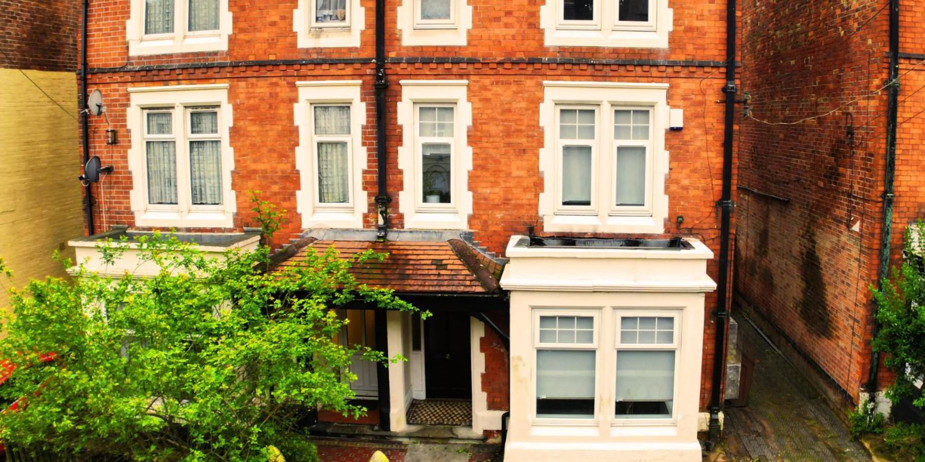 Single In Modern House Near Nottingham